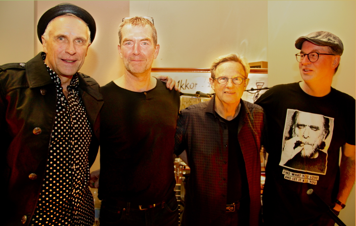 Band im Bücherhotel
